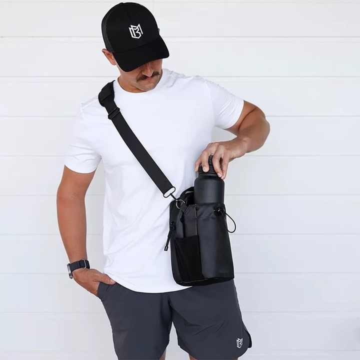 BAGMETICA, a magnetic water bottle bag for gym