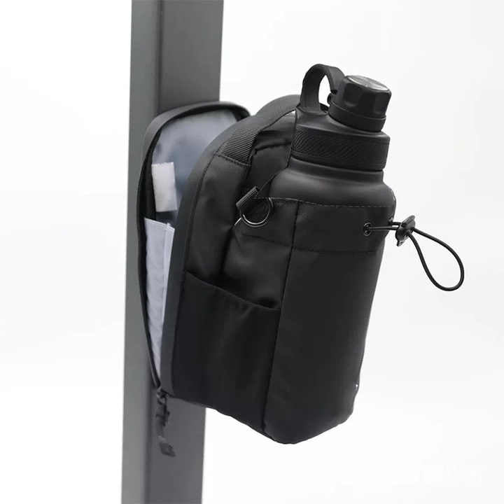 BAGMETICA, a magnetic water bottle bag for gym